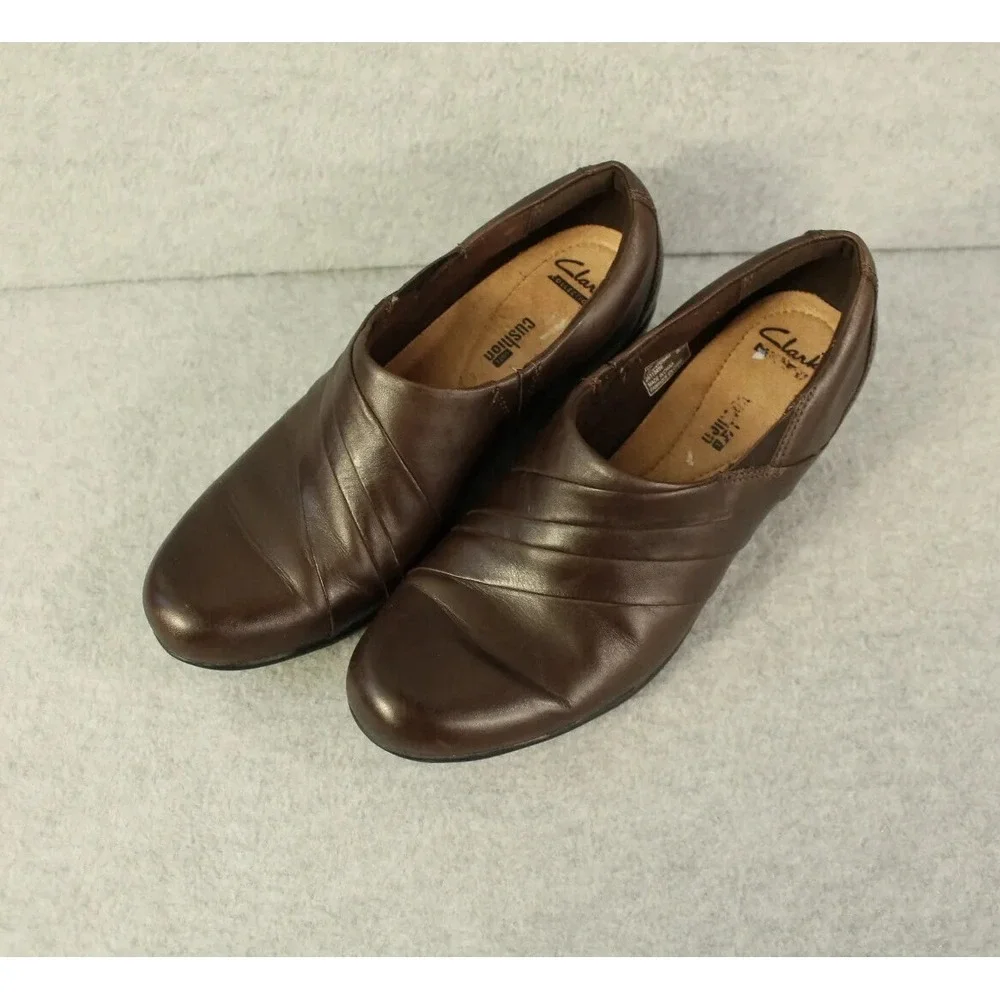Clarks Bendables Brown Leather Zip up‎ Block Heel Ankle Boots Bootie Size 8.5